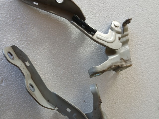 Kia Ceed I. 2006-2009 2006-2009 Motorháztető zsanér ezüst 