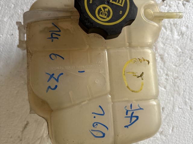 Opel Astra J 2009-2015 Kiegyenlítő tartály Használt   