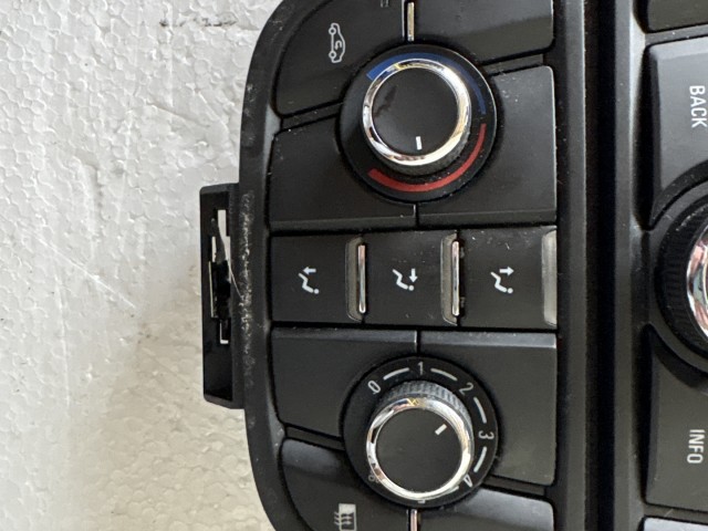 Opel Astra J 2009-2015 Közép konzol Használt