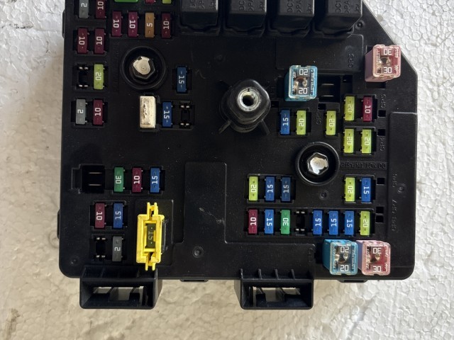 Opel Antara 2006-2015 Motortéri biztosítéktábla Használt