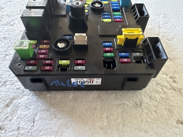 Opel Antara 2006-2015 Motortéri biztosítéktábla Használt