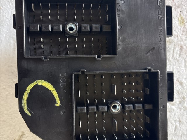 Opel Antara 2006-2015 Motortéri biztosítéktábla Használt