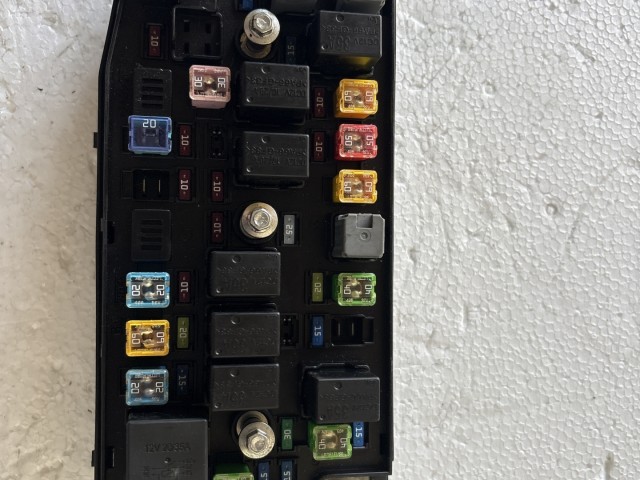 Opel Antara 2006-2015 Motortéri biztosítéktábla Használt