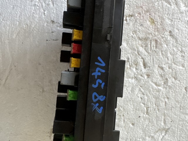 Opel Antara 2006-2015 Motortéri biztosítéktábla Használt