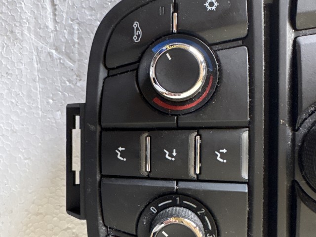 Opel Mokka 2012-2019 Közép konzol Használt