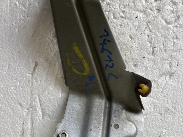 Opel Antara 2006-2015 Sárvédőtartó Használt bal