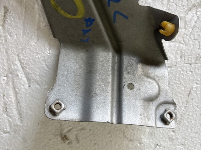 Opel Antara 2006-2015 Sárvédőtartó Használt bal