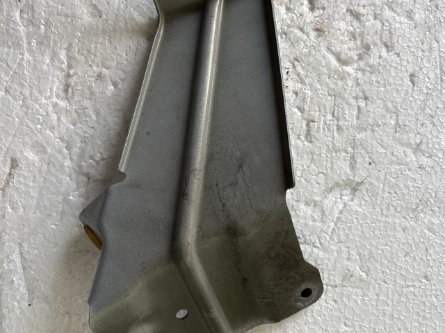 Opel Antara 2006-2015 Sárvédőtartó Használt bal