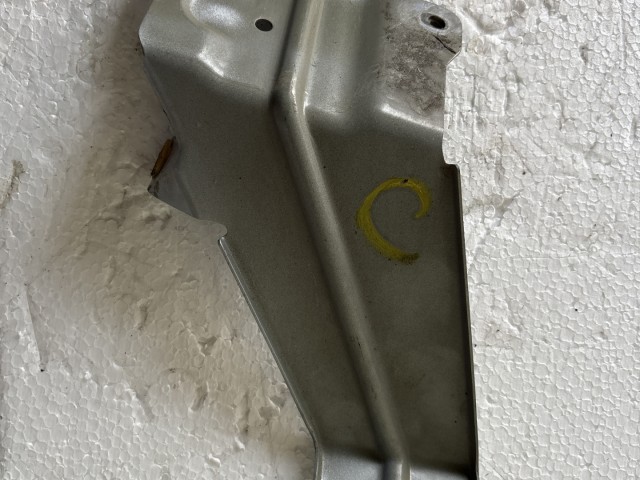 Opel Antara 2006-2015 Sárvédőtartó Használt jobb