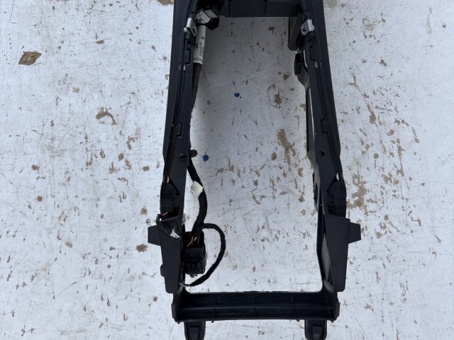 Opel Astra K 2015-2021 Könyöklő Használt bőr Fekete  