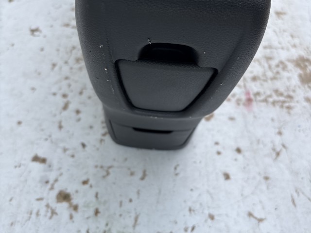 Opel Astra K 2015-2021 Könyöklő Használt bőr Fekete  