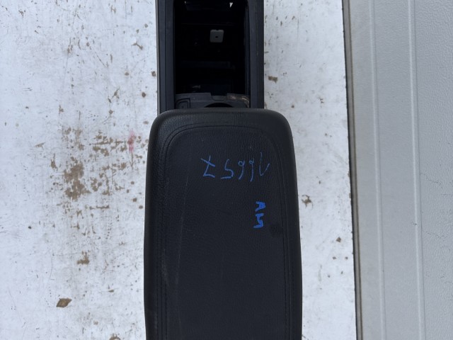 Opel Antara 2006-2015 Könyöklő Használt bőr Fekete 