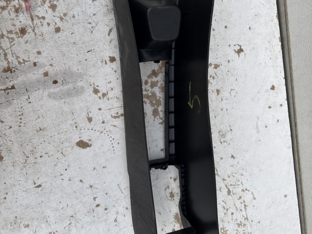 Opel Corsa E középbox Fekete