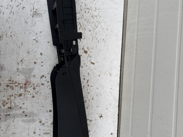 Opel Corsa E középbox Fekete