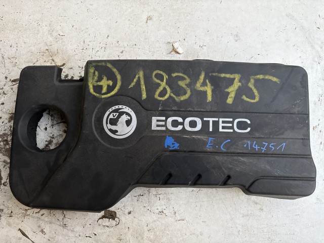 Opel Corsa E 1.3 cdti Motorburkolat