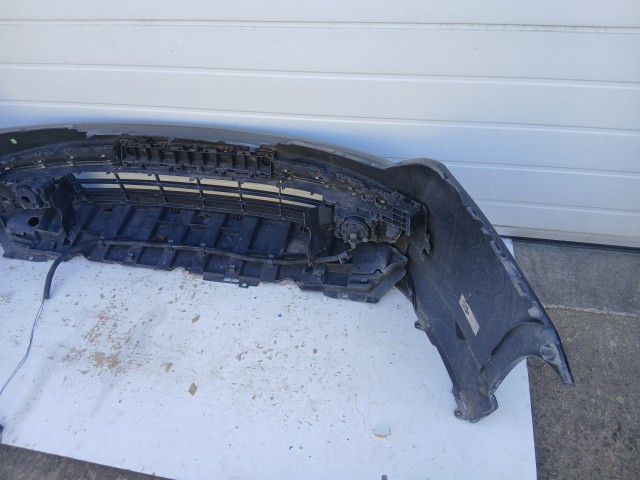 14603 Renault Laguna III. 2008-2015 Első Lökhárító Használt Fekete