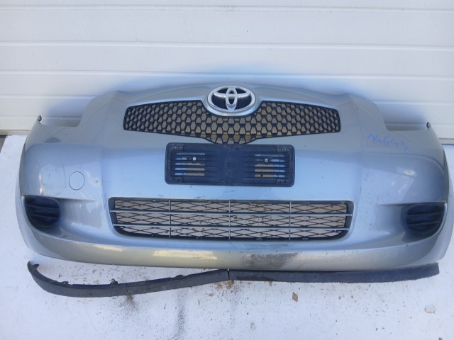 14643 Toyota Yaris II. 2005-2011 első Lökhárító Ezüst