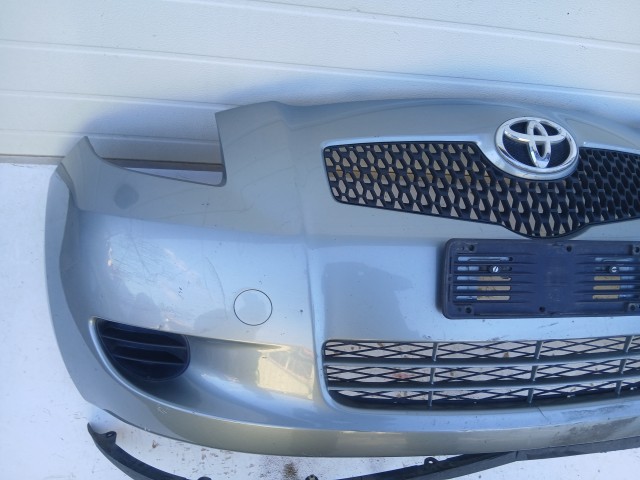 14643 Toyota Yaris II. 2005-2011 első Lökhárító Ezüst