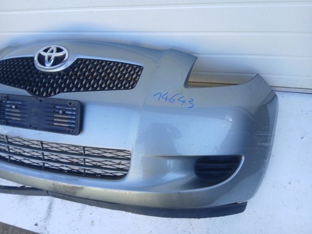 14643 Toyota Yaris II. 2005-2011 első Lökhárító Ezüst