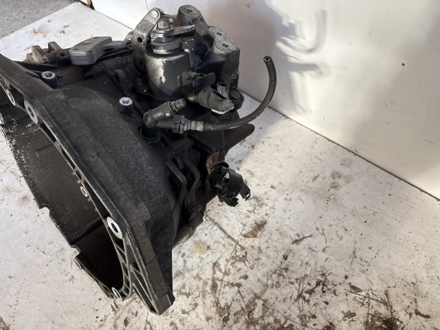 Opel Astra J 2009-2015 2.0 Cdti Váltó f40 gm 55564375