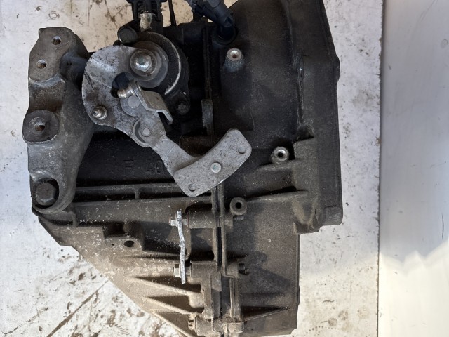 Opel Astra J 2009-2015 2.0 Cdti Váltó f40 gm 55564375