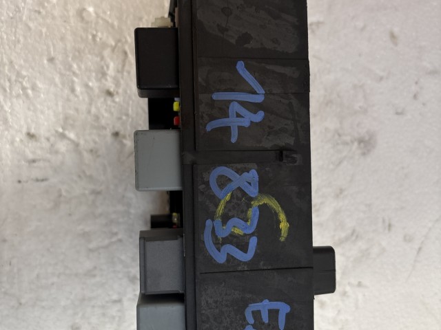 Opel Corsa E 2014- 2014-2019 Motortéri biztosítéktábla Használt