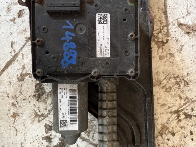 Opel Astra J 2009-2015 elektromos kézifék motor