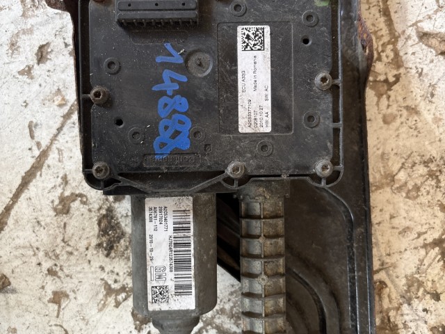 Opel Astra J 2009-2015 elektromos kézifék motor