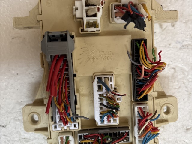 Kia Ceed I. 2006-2009 2006-2009 Motortéri biztosítéktábla Használt