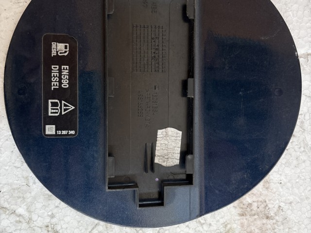 Opel Astra J 2009-2015 Tankajtó Használt Zgeu kék 5 ajtós