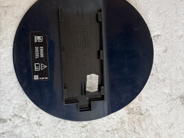 Opel Astra J 2009-2015 Tankajtó Használt Zgeu kék 5 ajtós