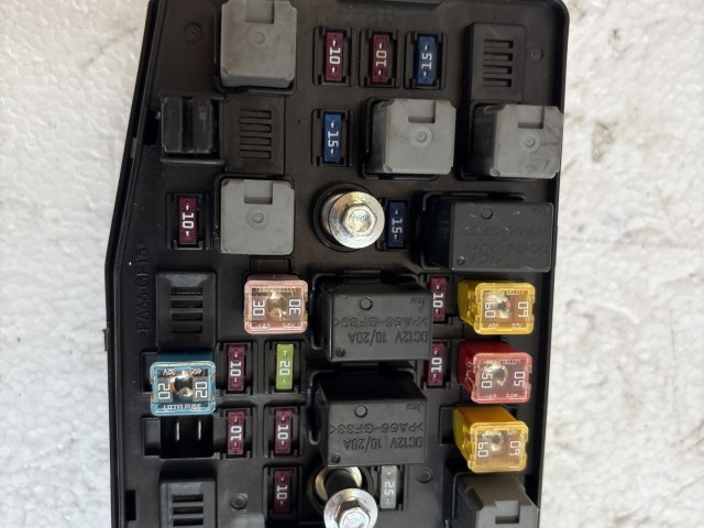 Opel Antara 2006-2015 Motortéri biztosítéktábla Használt