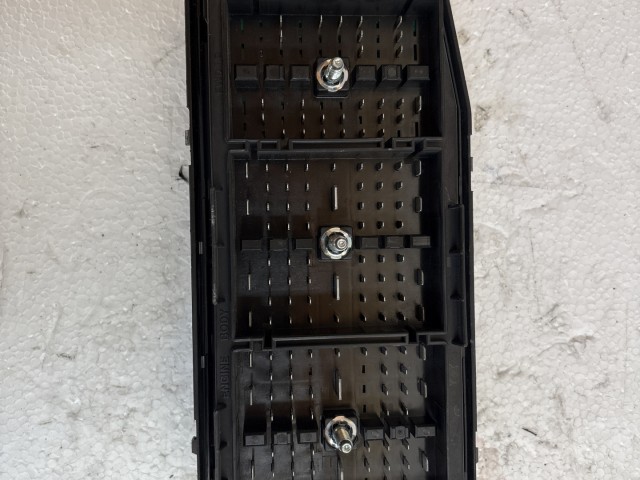 Opel Antara 2006-2015 Motortéri biztosítéktábla Használt