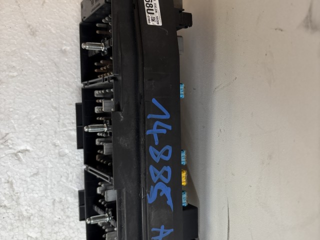 Opel Antara 2006-2015 Motortéri biztosítéktábla Használt