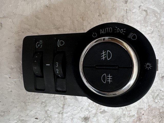 Opel Astra J 2009-2015 Világítás kapcsoló Használt