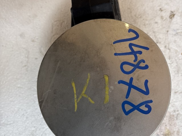 Kia Ceed I. 2006-2009 2006-2009 Tankajtó Használt  ezüst 