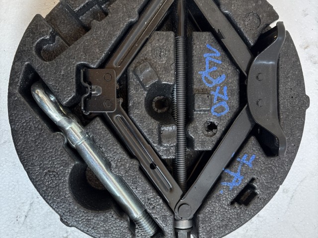 Opel Astra J 2009-2015 emelő szett kerékemelő készlet