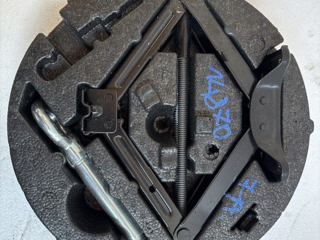 Opel Astra J 2009-2015 emelő szett kerékemelő készlet