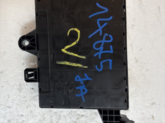 Opel Astra J 2009-2015 Csomagtér Biztosítéktábla