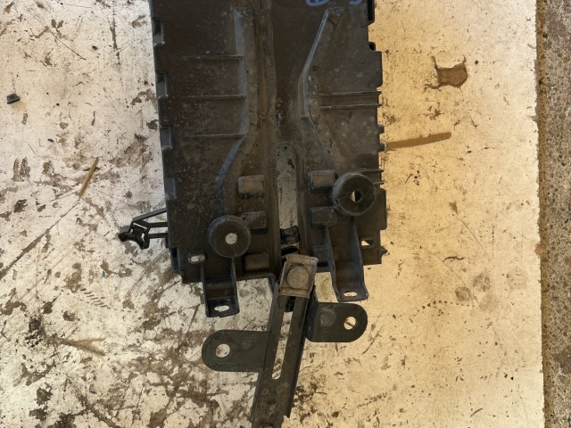 Opel Corsa E 2014-2019 1.3 cdti Akkumulátor tartó, tálca Használt