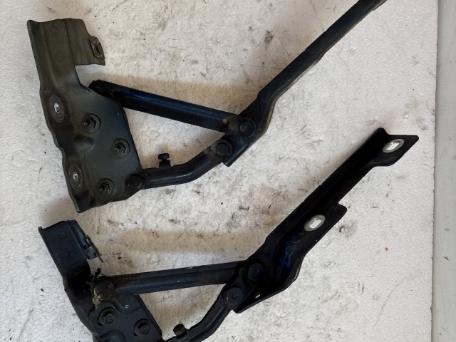 Opel Astra J 2009-2015 Motorháztető zsanér Használt fekete 