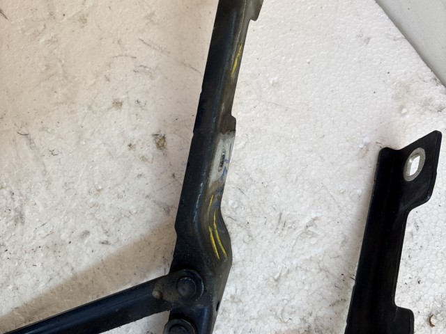 Opel Astra J 2009-2015 Motorháztető zsanér Használt fekete 