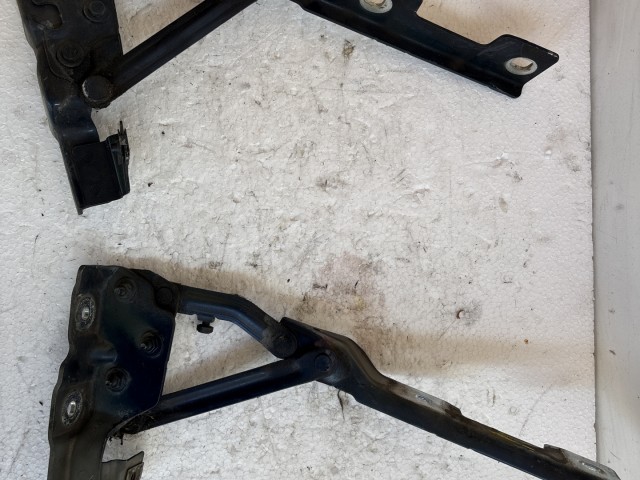 Opel Astra J 2009-2015 Motorháztető zsanér Használt fekete 