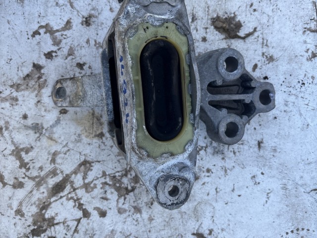 Opel Astra J 2009-2015 1.6 Benzin motortartó bak