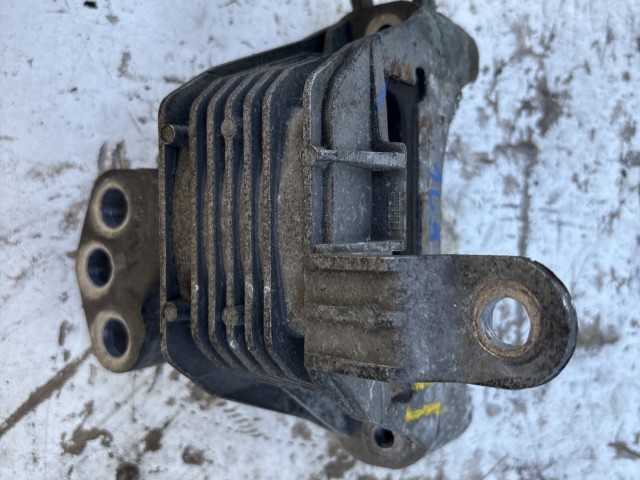 Opel Astra J 2009-2015 1.7 cdti motortartó bak