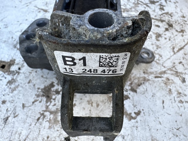 Opel Astra J 2009-2015 1.7 cdti motortartó bak