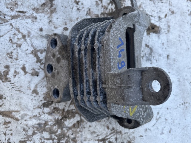 Opel Zafira C 2.0 cdti motortartó bak