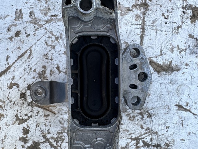 Opel Zafira C 2.0 cdti motortartó bak