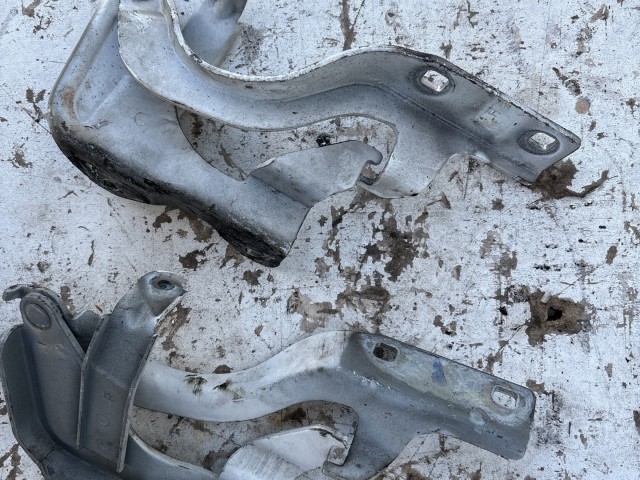 Opel Antara 2006-2015 Motorháztető zsanér Használt szürke 