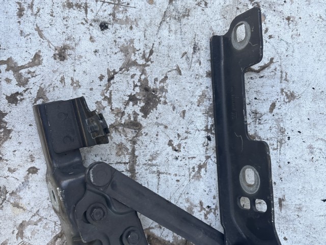 Opel Astra J 2009-2015 Motorháztető zsanér Használt fekete 